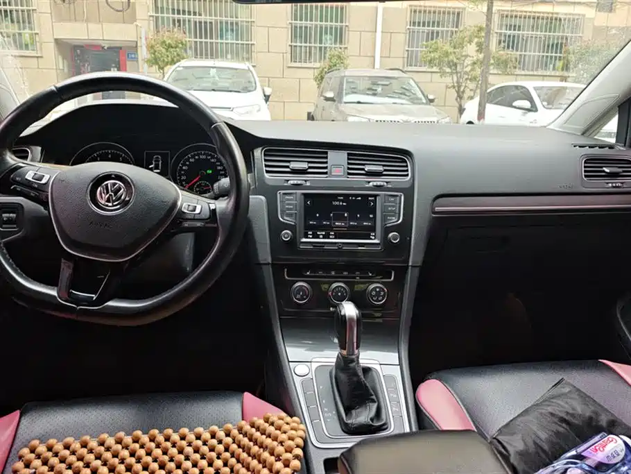 Volkswagen Golf 2017 230TSI Auto Luxury Millionth Anniversary Edition фото 12