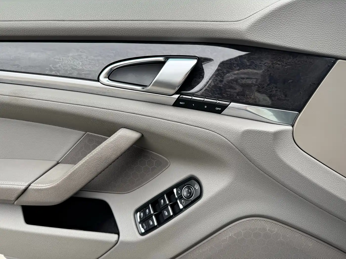 Porsche Panamera 2010 Panamera 4 3.6L фото 11