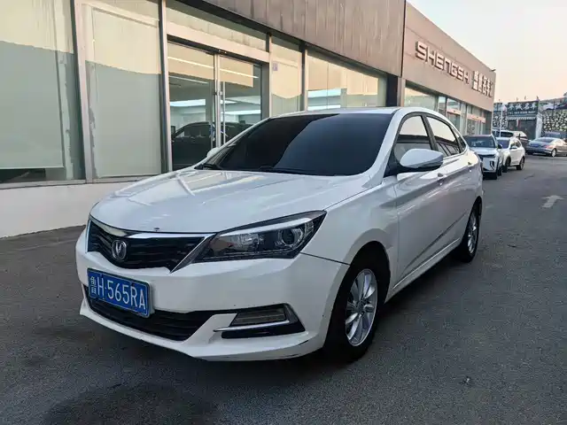CHANGAN YUEXIANG V7