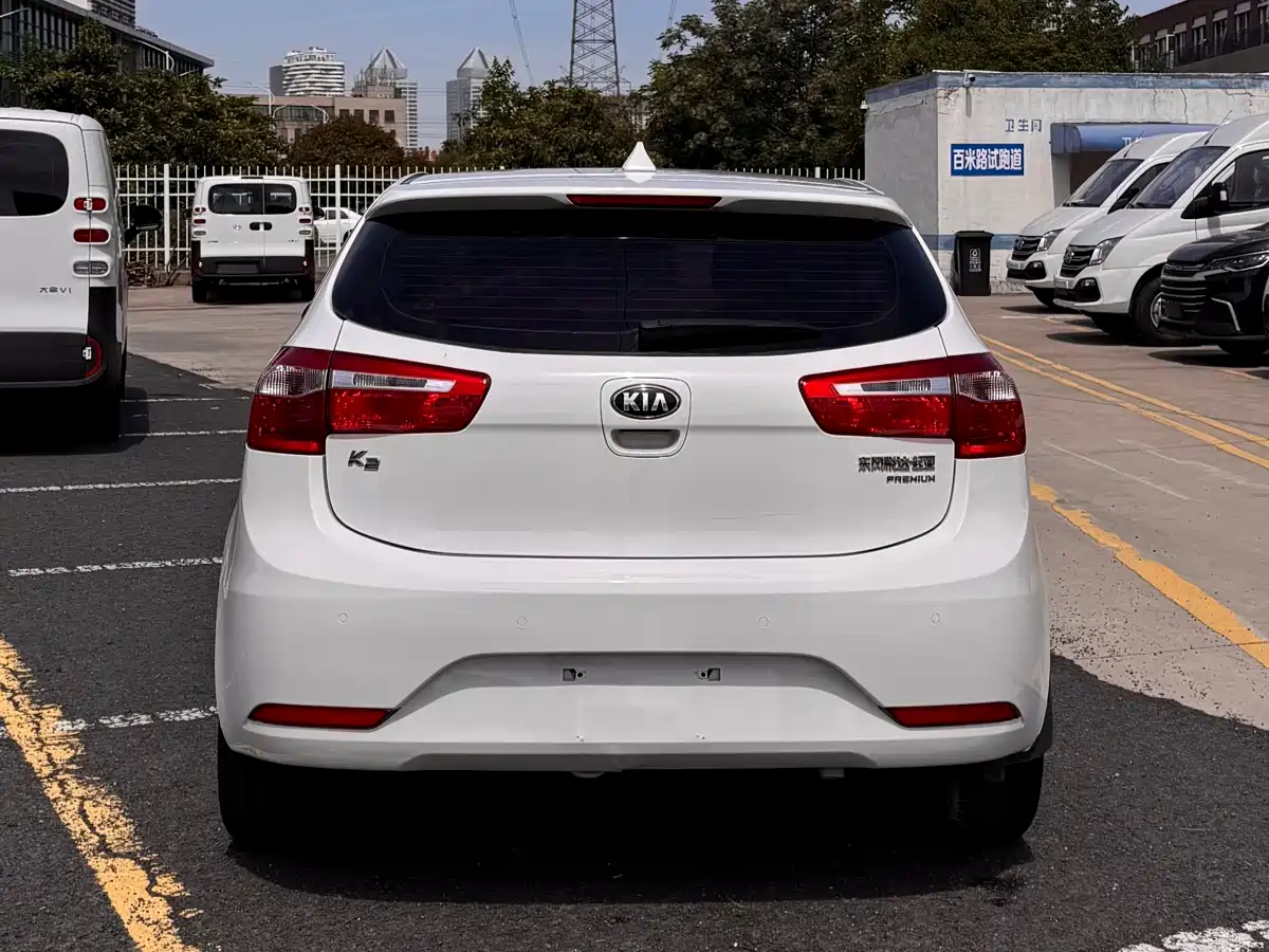 Kia K2 2012 Hatchback 1.6L AT Premium фото 5