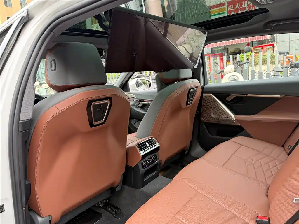 BMW 5 Series 2025 530Li Premium M Sport Package фото 9