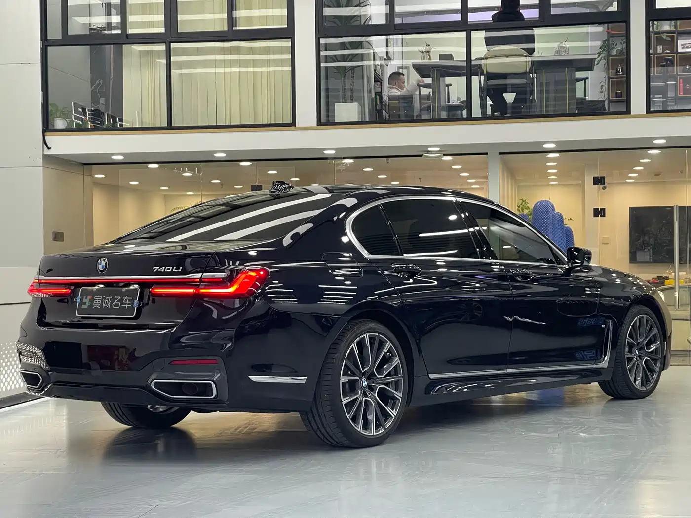 BMW 7 Series 2021 Model 740Li Leading M Sport Package фото 5