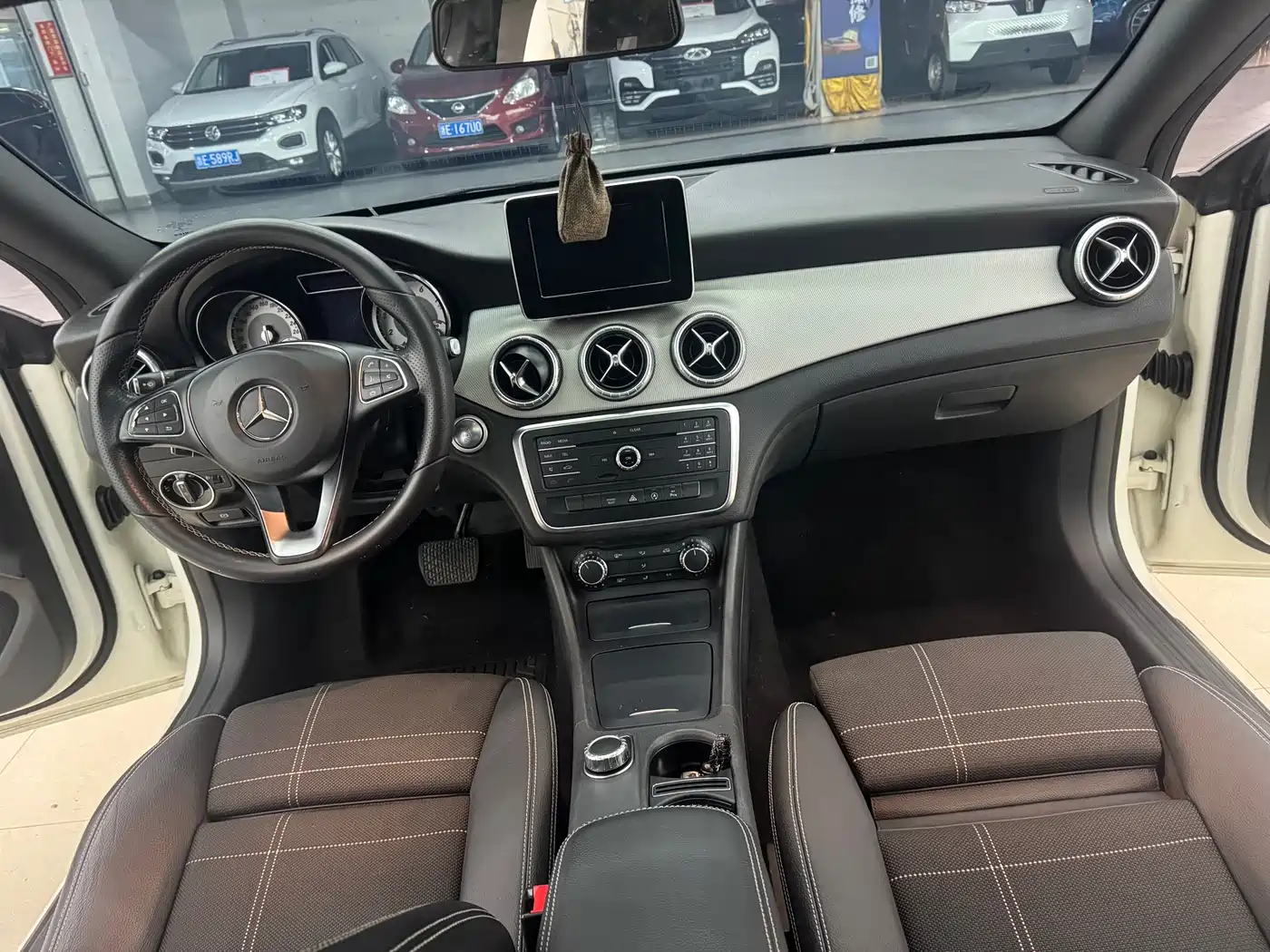 Mercedes-Benz CLA (Import) 2016 CLA 200 Sport фото 9