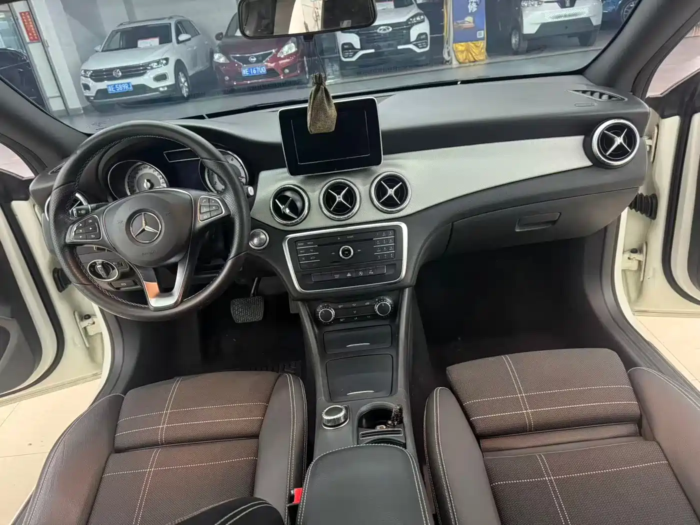 Mercedes-Benz CLA (Import) 2016 CLA 200 Sport фото 8