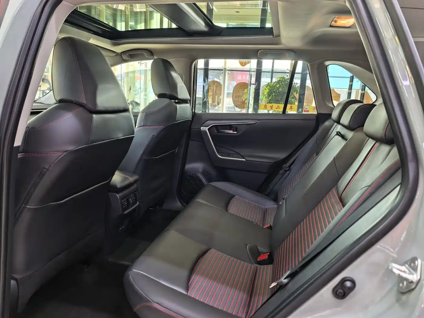Toyota RAV4 Rongfang Dual Engine E+ 2021 2.5L 4WD Flagship Pro фото 18