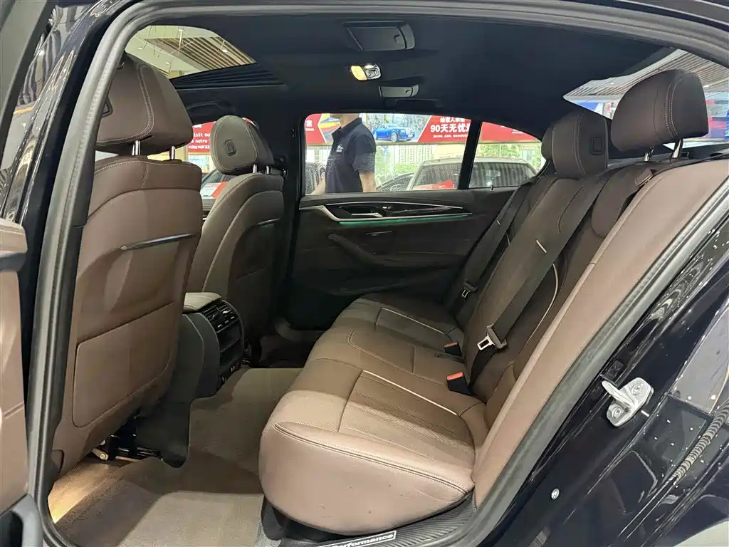BMW 5 Series 2021 525Li M Sport Package фото 12