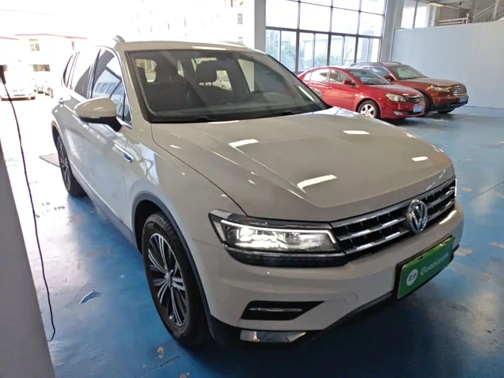 Фото 22 - Volkswagen Tiguan L