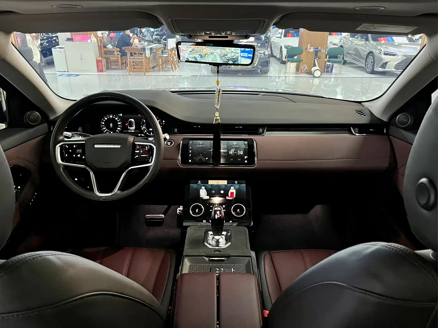 Land Rover Range Rover Evoque 2023 Range Rover Evoque L 249PS Luxury Edition фото 12