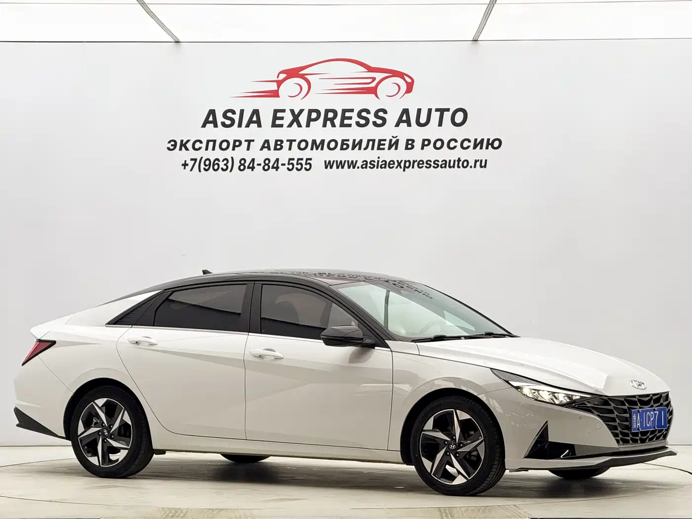 Hyundai Elantra 2022 1.5L CVT LUX Premium Edition фото 3