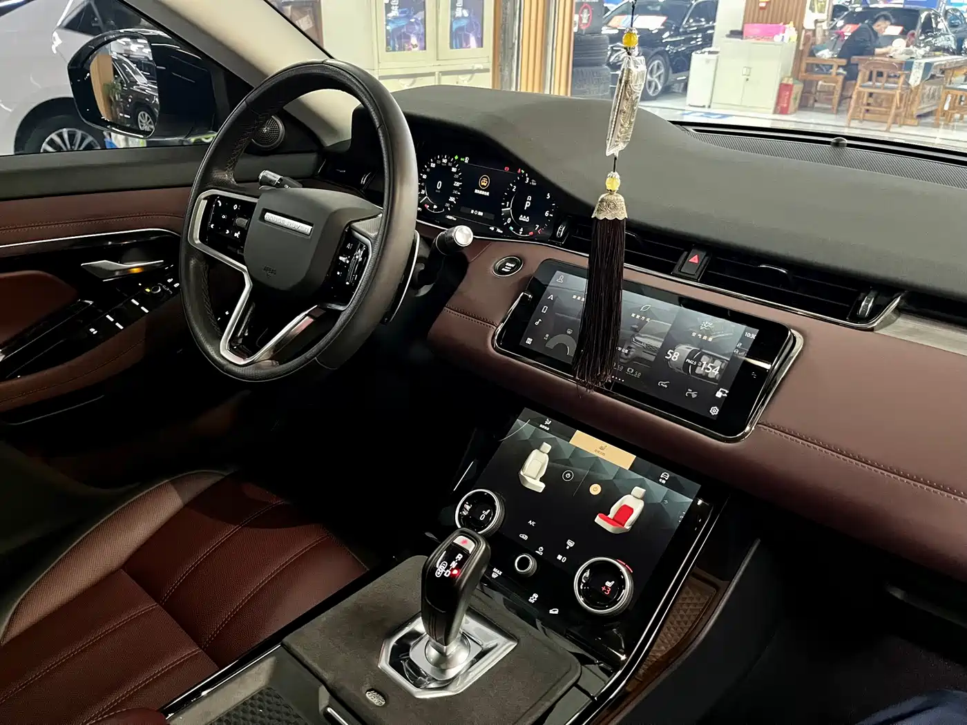 Land Rover Range Rover Evoque 2023 Range Rover Evoque L 249PS Luxury Edition фото 15