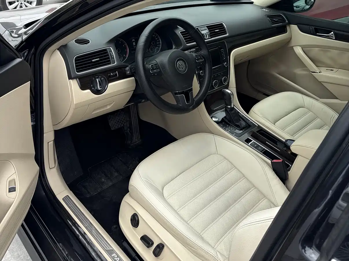 Volkswagen Passat 2014 1.8TSI DSG Executive Edition фото 7
