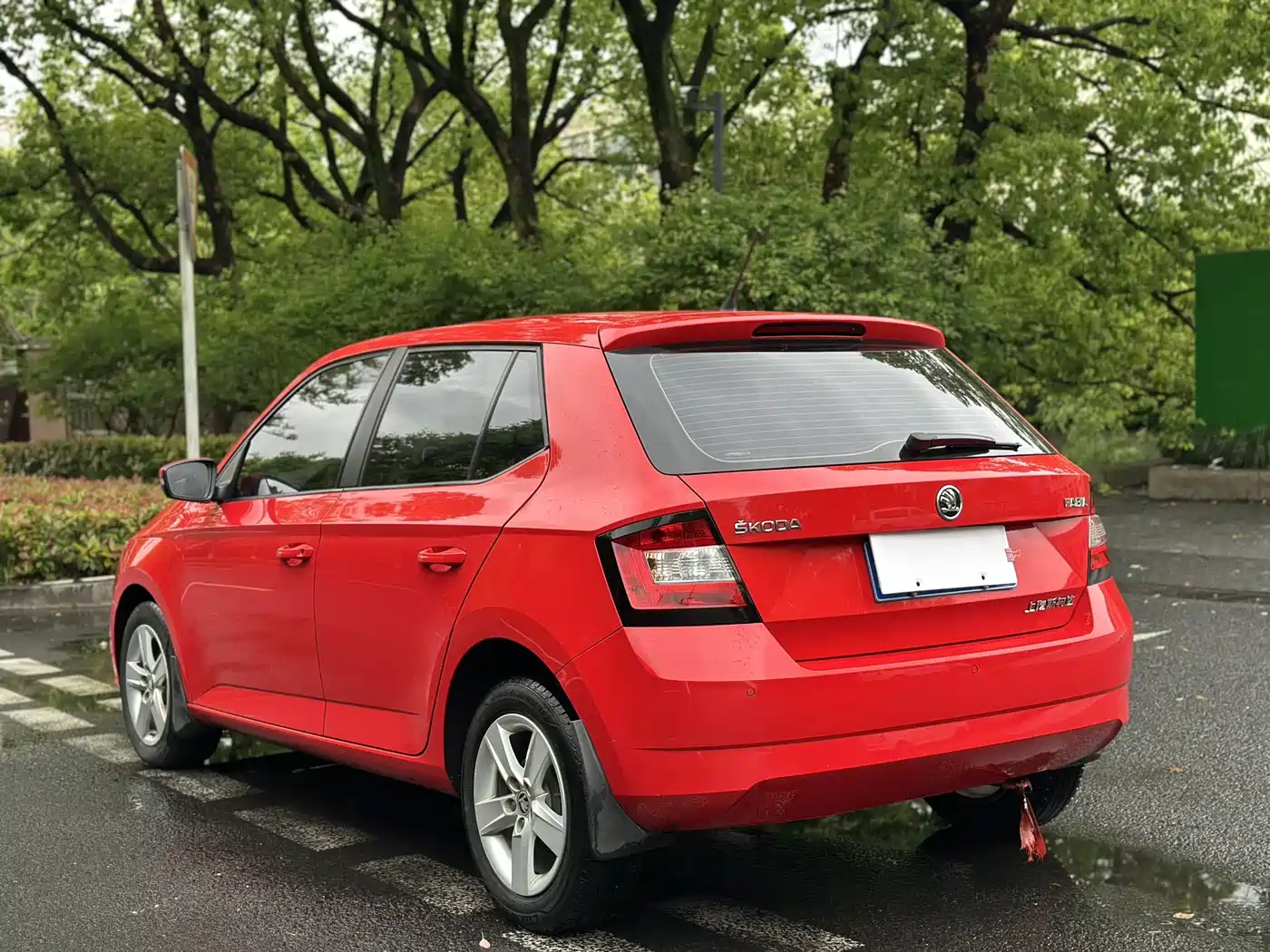 Škoda Fabia 2017 1.4L Auto Car Enjoy Edition фото 6