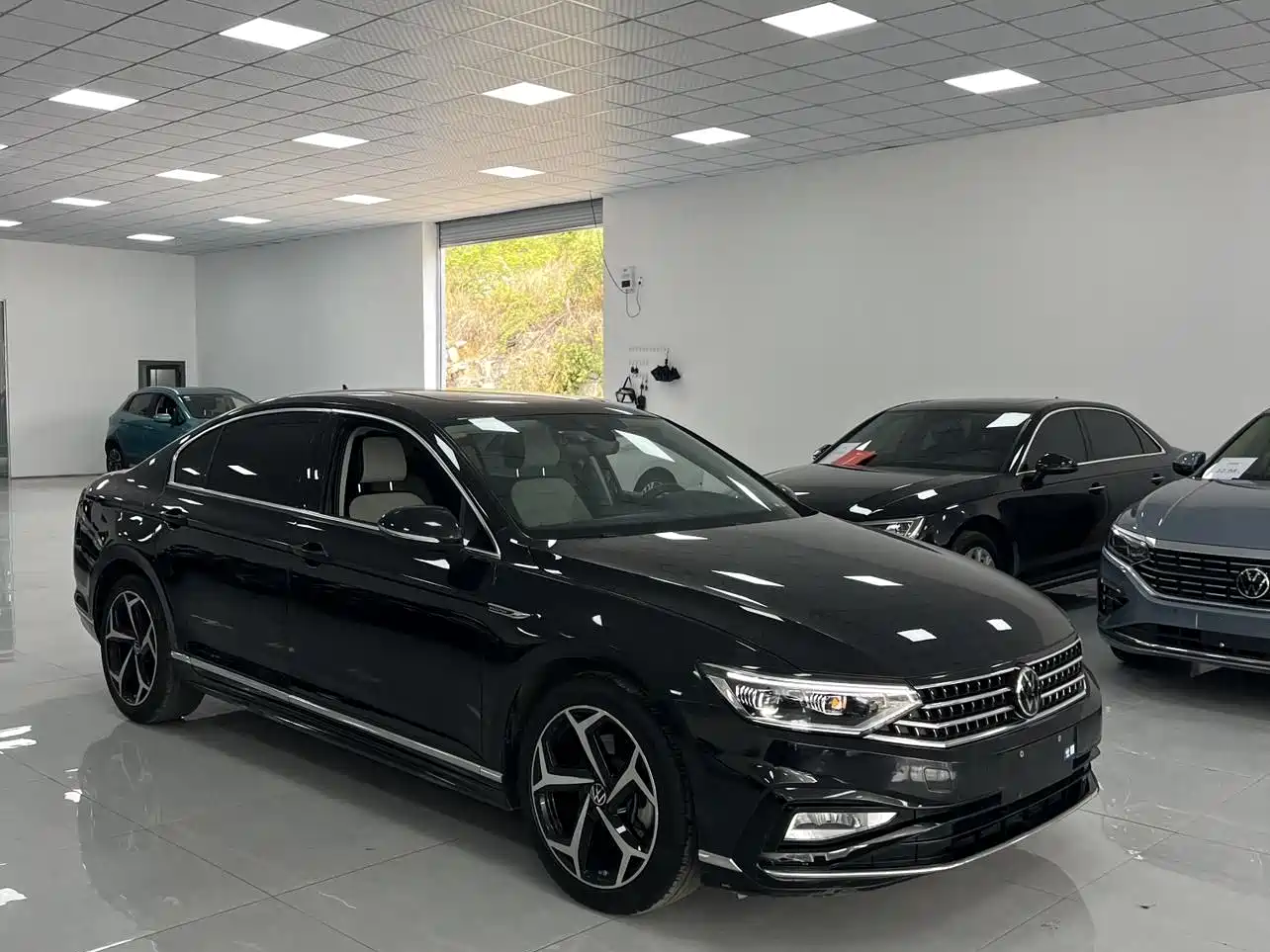 Volkswagen Magotan 2023 2 Million Units Anniversary Edition 330TSI DSG Leading Type фото 3