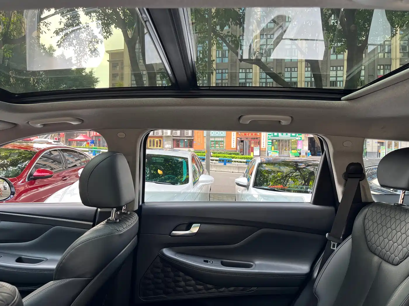 Photo 12 - Hyundai Santa Fe