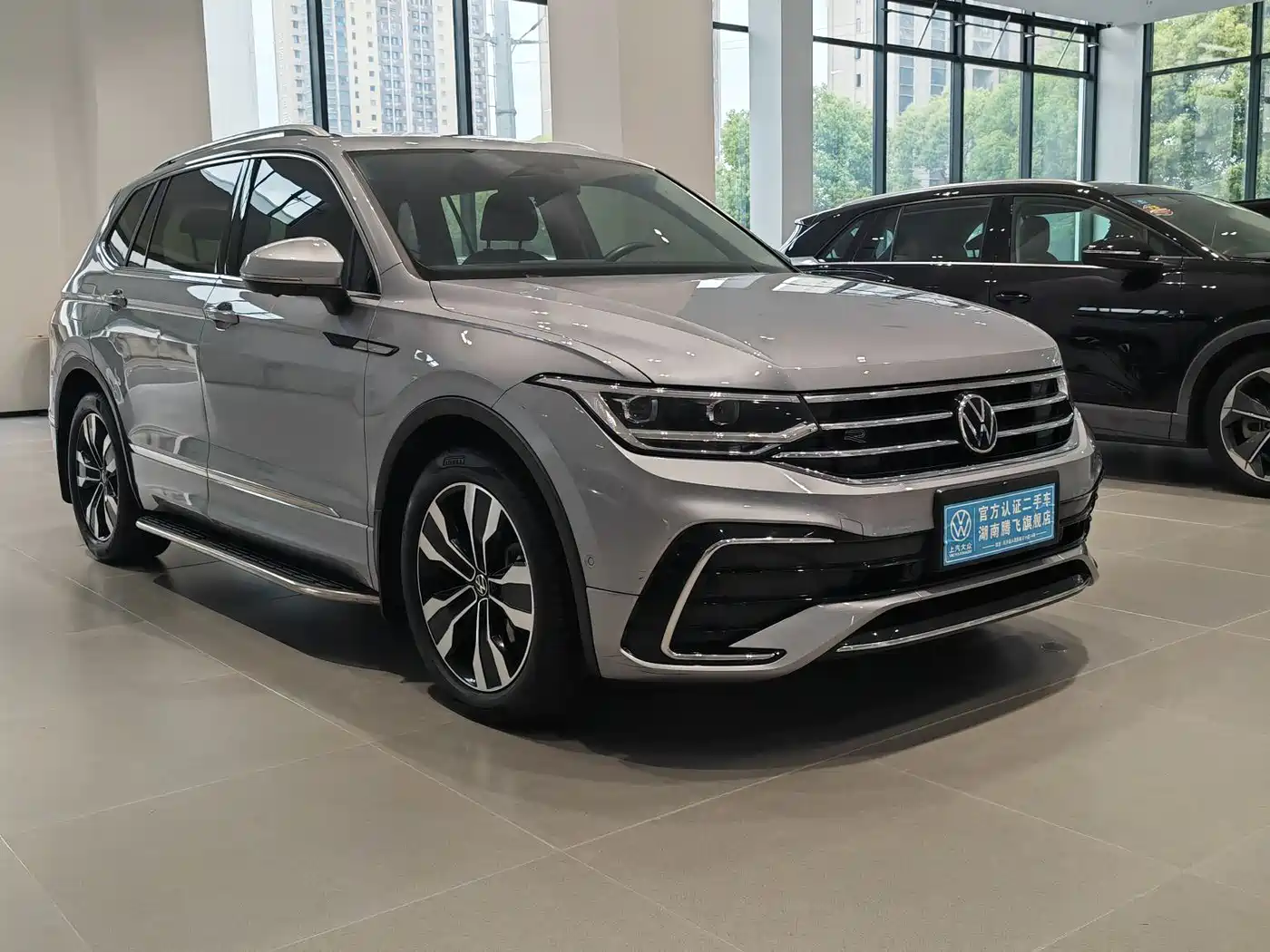 Volkswagen Tiguan L 2022 330TSI Auto 2WD R-Line Premium Edition фото 3