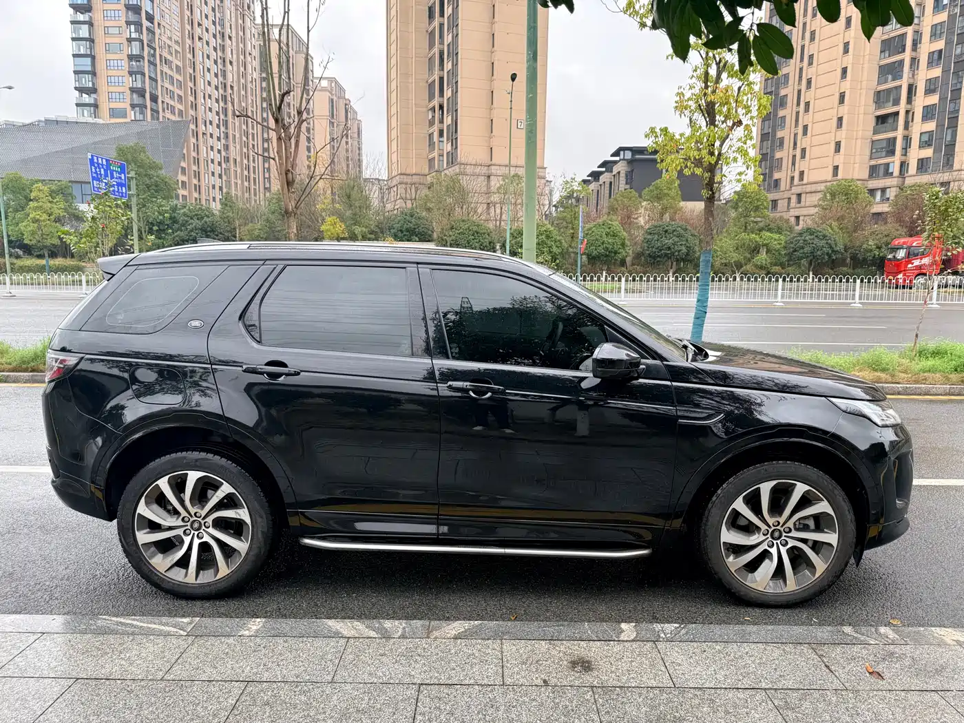 Land Rover Discovery Sport 2022 Model 249PS R-Dynamic S Performance Edition 5-Seater фото 10