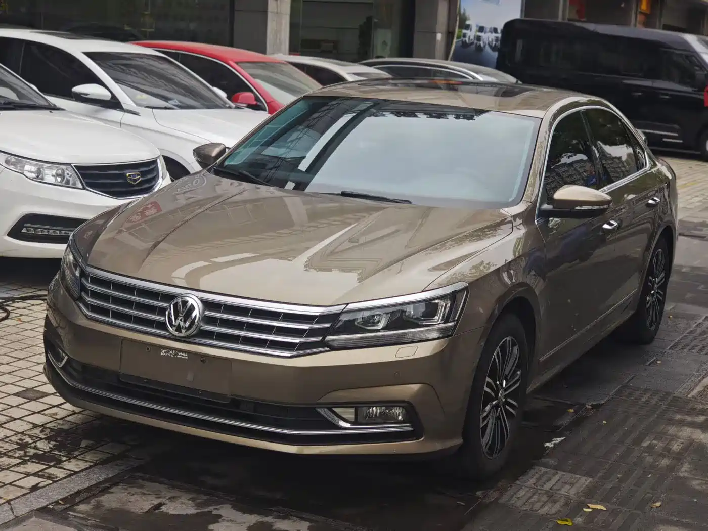 Volkswagen Passat 2017 330TSI DSG Luxury фото 2