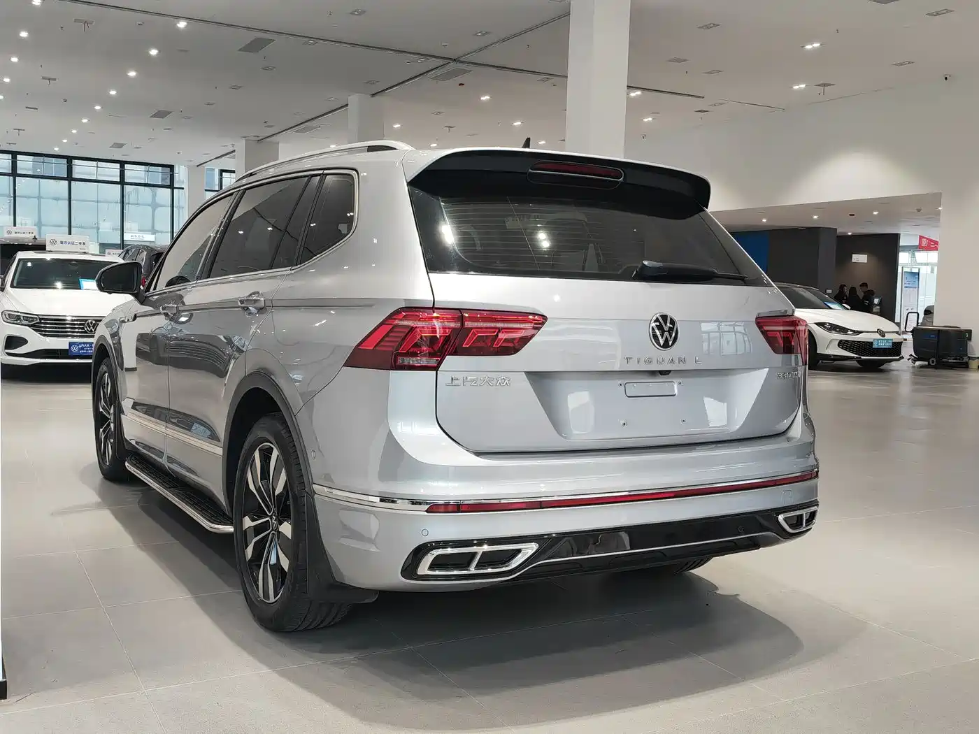 Volkswagen Tiguan L 2022 330TSI Auto 2WD R-Line Premium Edition фото 7