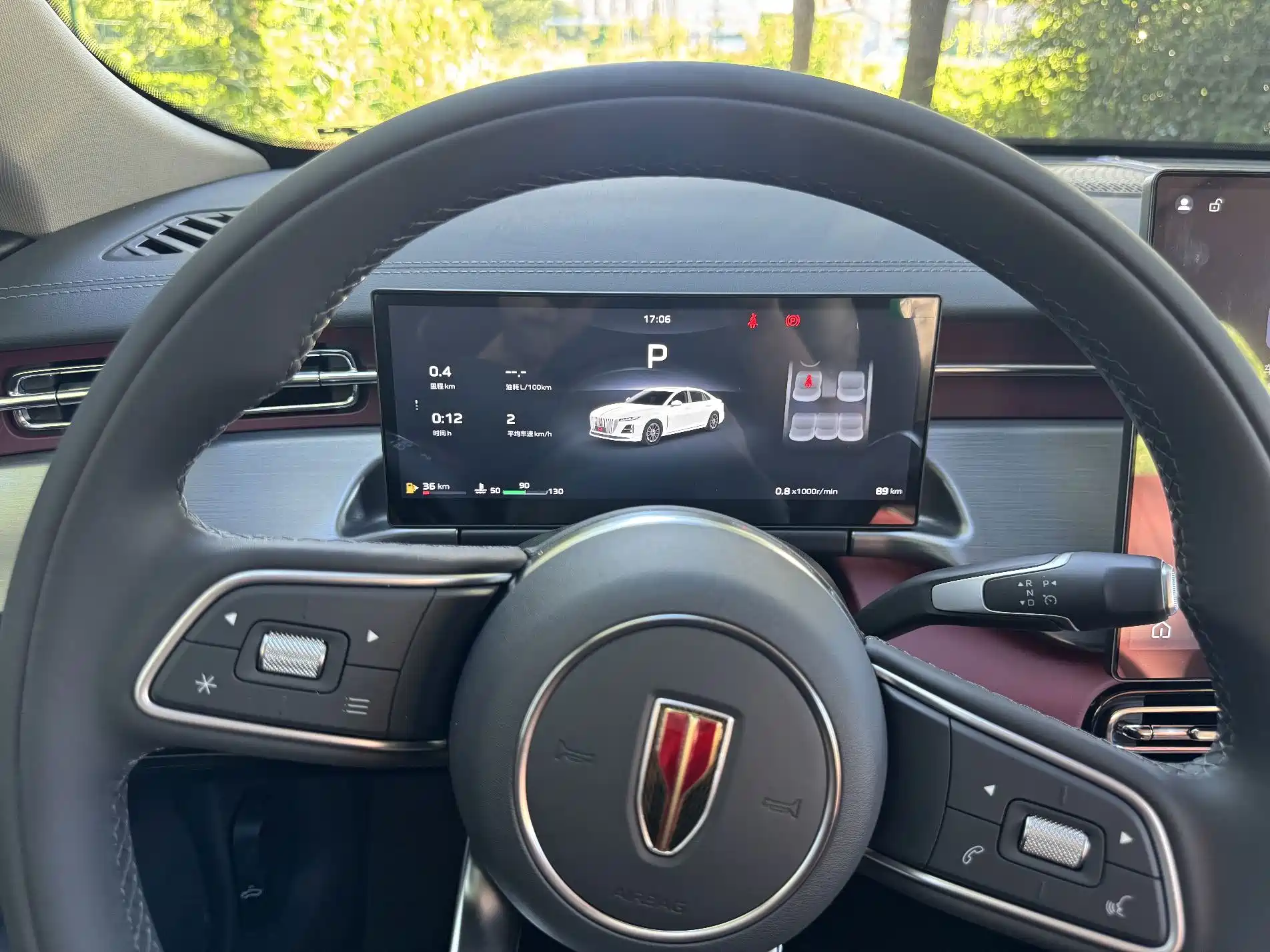 Фото 8 - Hongqi H5