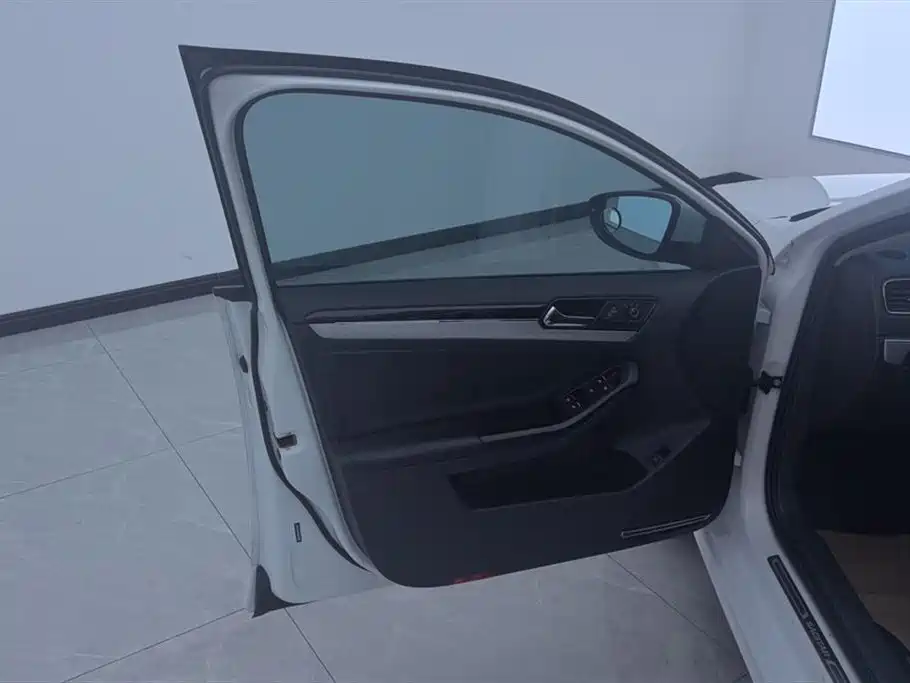 Volkswagen Sagitar 2017 180TSI Auto Exclusive Edition фото 7