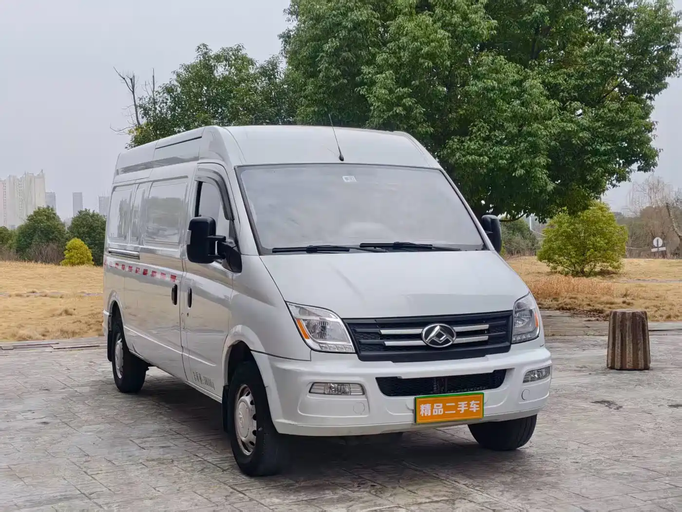 SAIC Maxus Xintu V80 2021 2.0T PLUS Manual Van Long Wheelbase High Roof 3 Seater фото 3