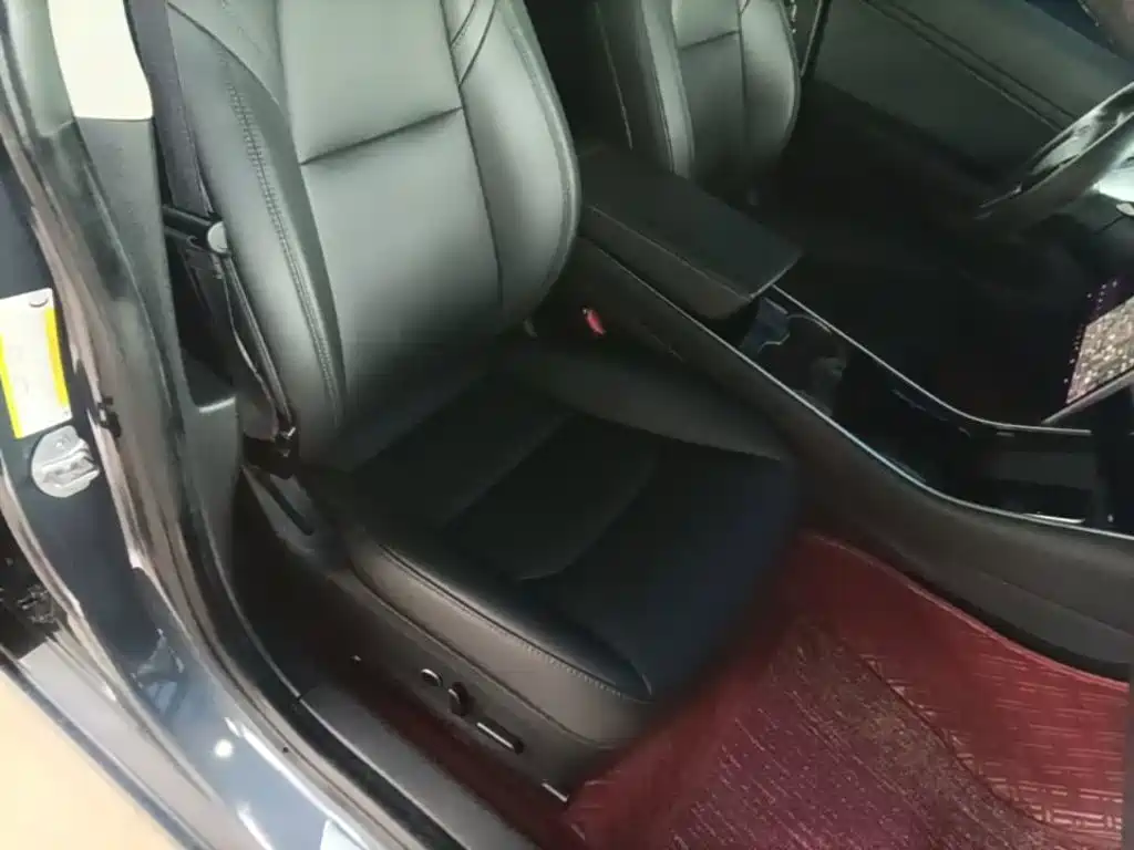 Фото 25 - Tesla Model 3