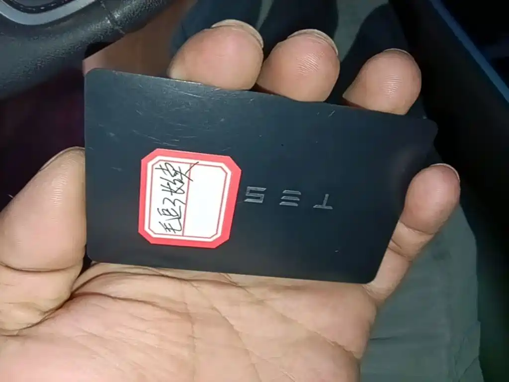 Фото 9 - Tesla Model 3