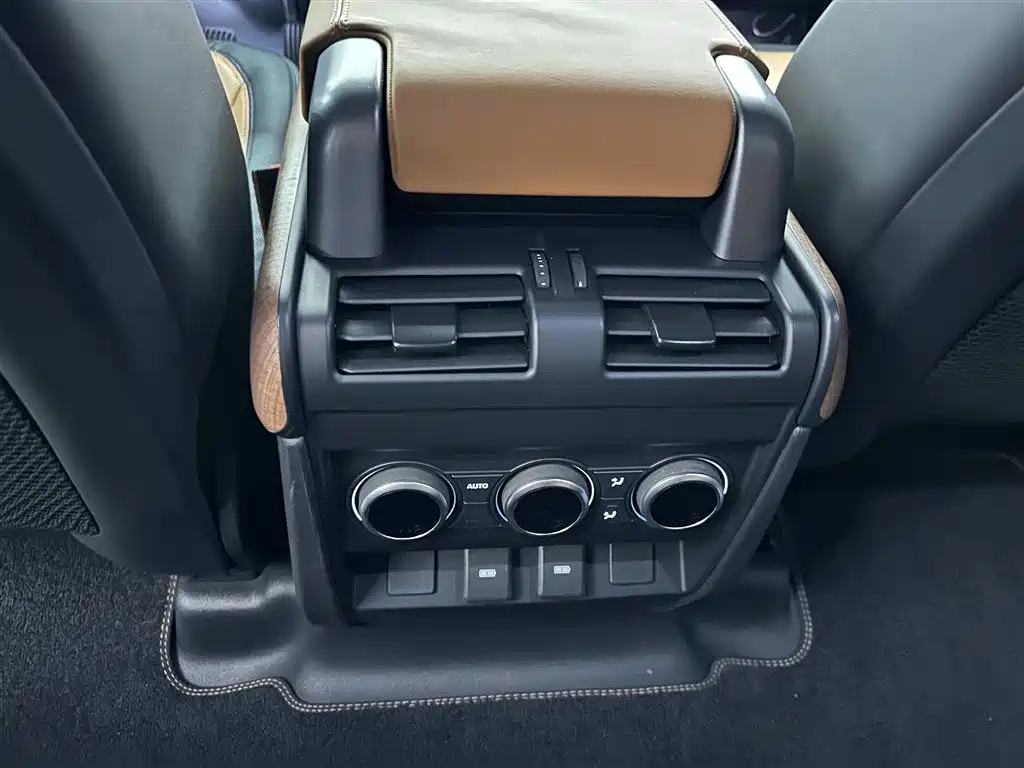 Land Rover Defender 2024 110 3.0T P400 X-DYNAMIC HSE фото 12