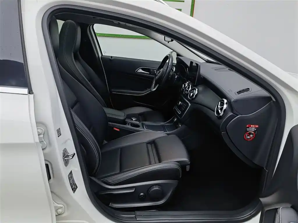 Mercedes-Benz GLA 2018 GLA 200 Fashion фото 23
