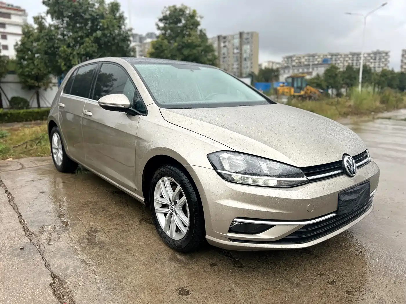 VOLKSWAGEN GOLF