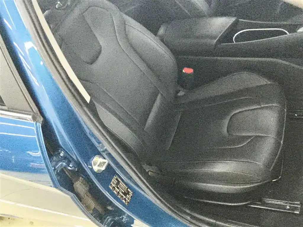 Hyundai Elantra 2021 1.5L CVT LUX Premium Edition фото 25