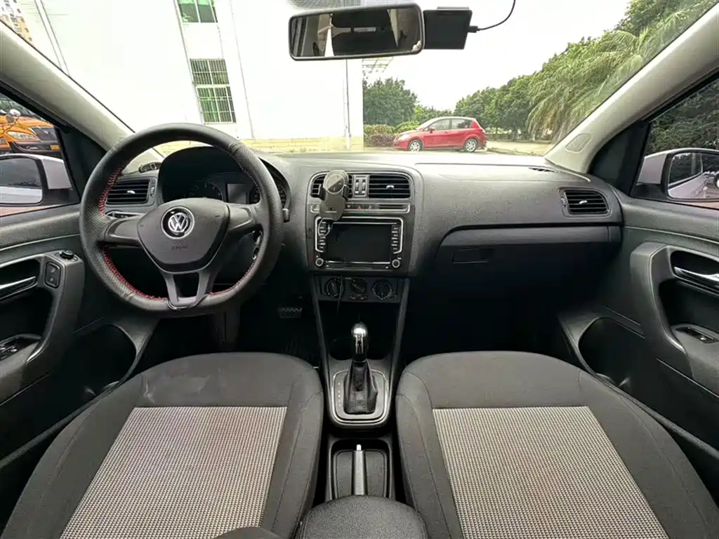 Volkswagen Polo 2018 1.5L Auto Safe Drive фото 10