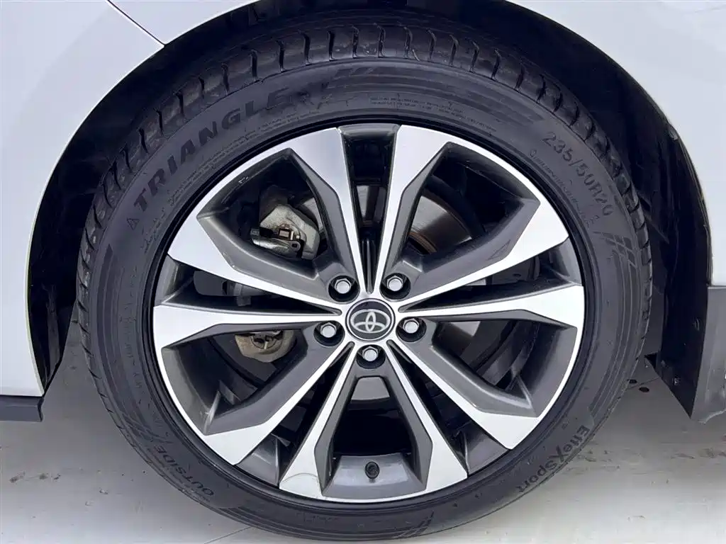 Toyota Granvia 2024 2.5L Hybrid Premium PLUS фото 12