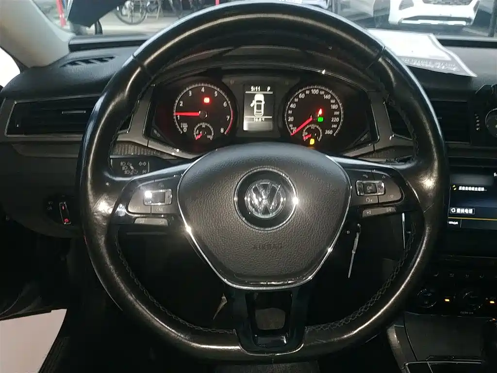 Volkswagen Passat 2016 330TSI DSG Honor Edition фото 11