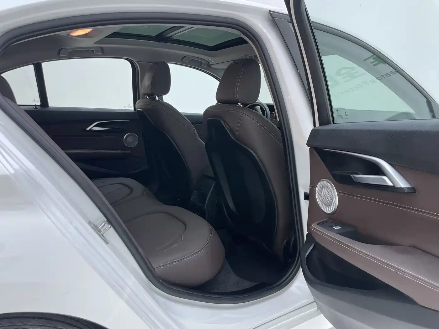 BMW 1 Series 2023 120i M Sport Shadow Edition фото 22
