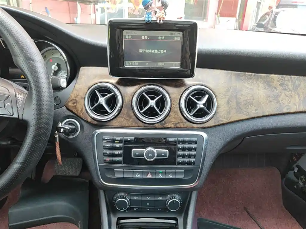 Mercedes-Benz GLA 2015 GLA 200 Dynamic фото 13