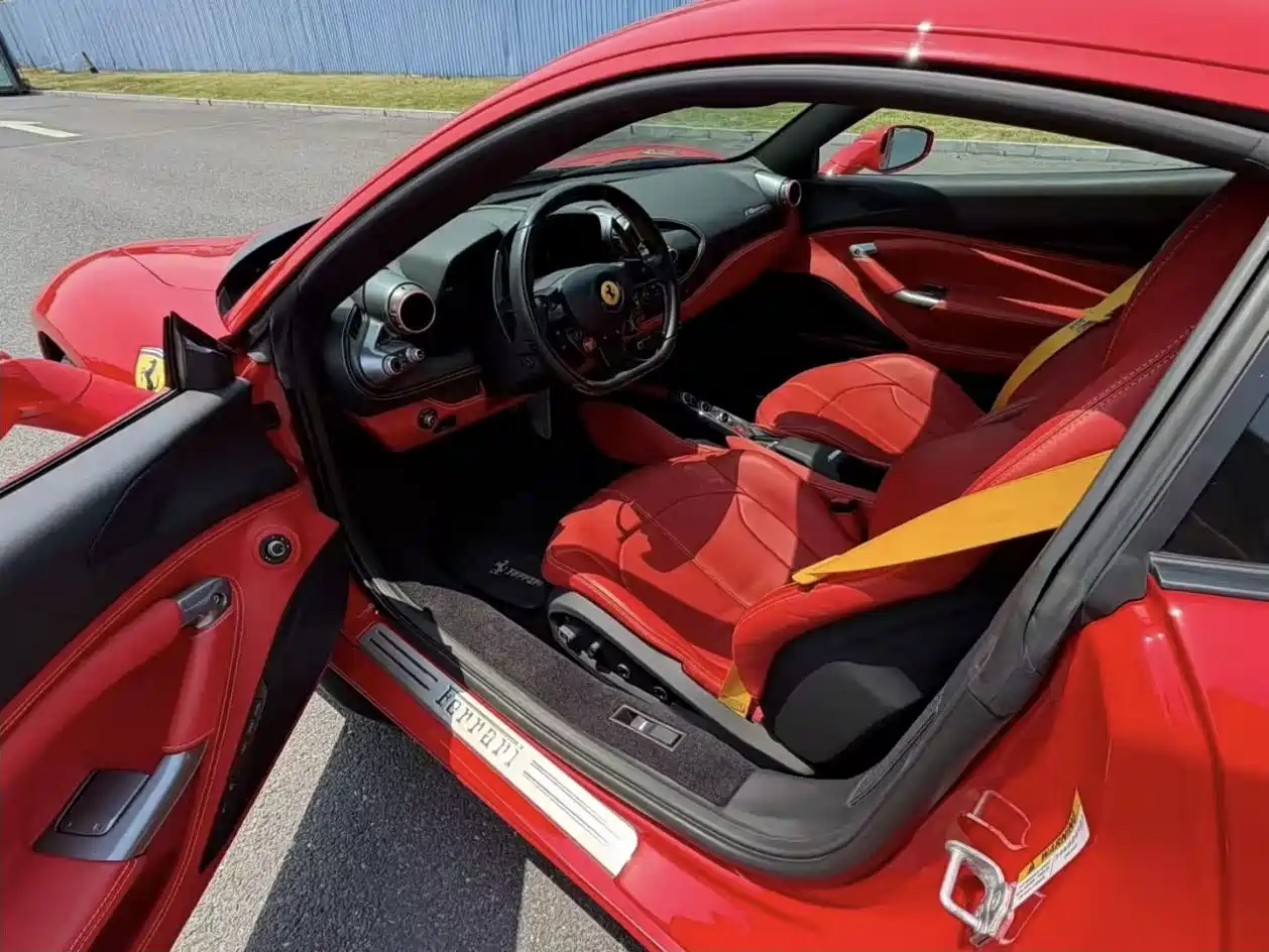 Фото 3 - Ferrari F8