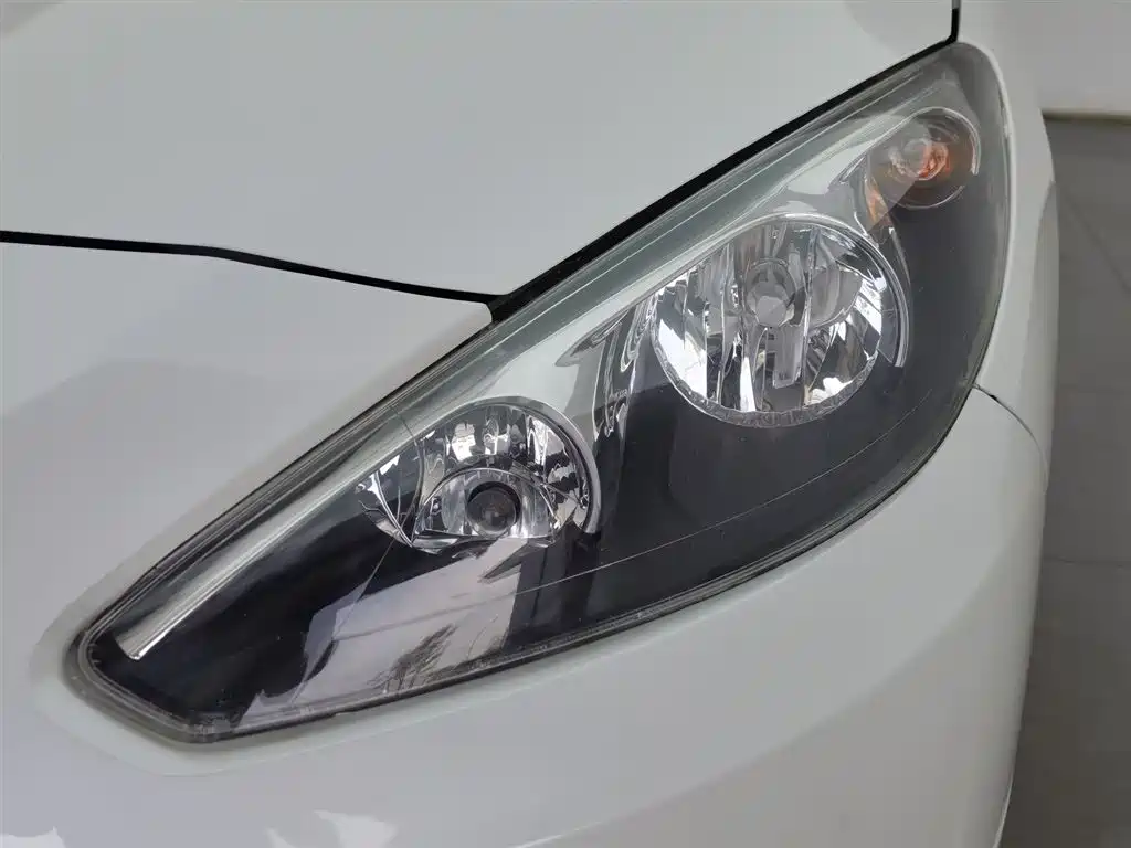 Peugeot 308 2014 Model Joy Edition Classic 1.6L Automatic Superior Style фото 7
