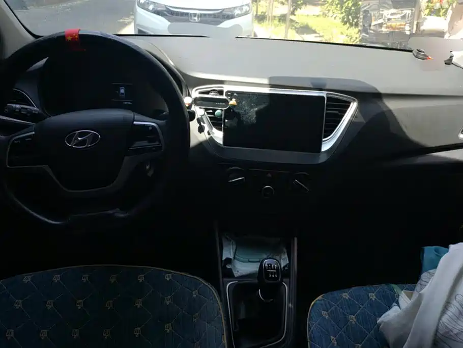 Hyundai Verna 2020 1.4L Manual GLS Cool Edition фото 12