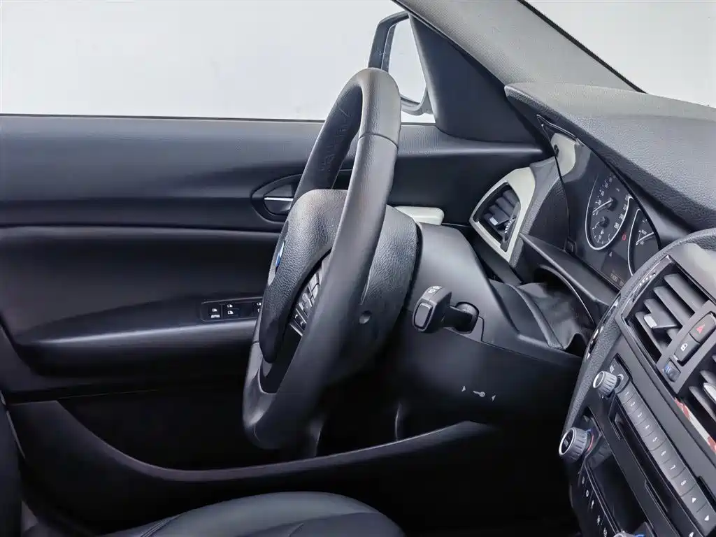 BMW 1 Series (Import) 2013 Facelift 118i Leading Model фото 22