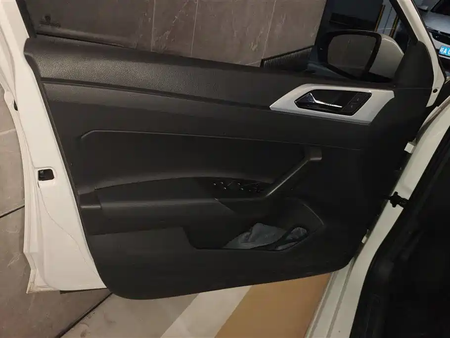 Volkswagen Polo 2019 Plus 1.5L Automatic Colorful Tech Edition фото 7