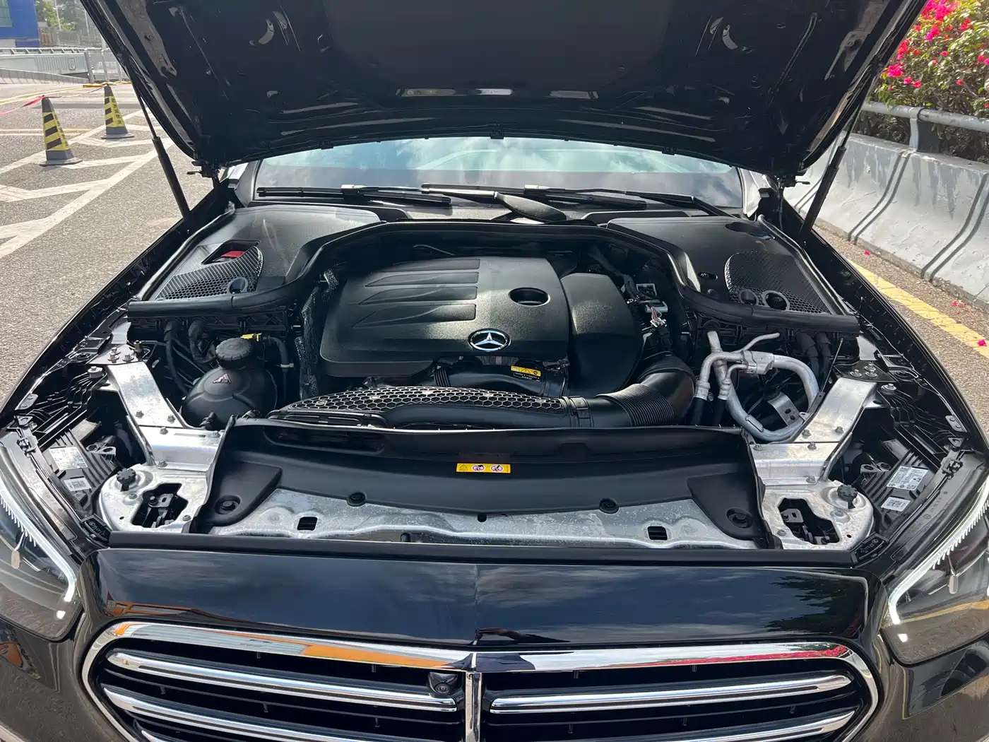 MERCEDES-BENZ E CLASS