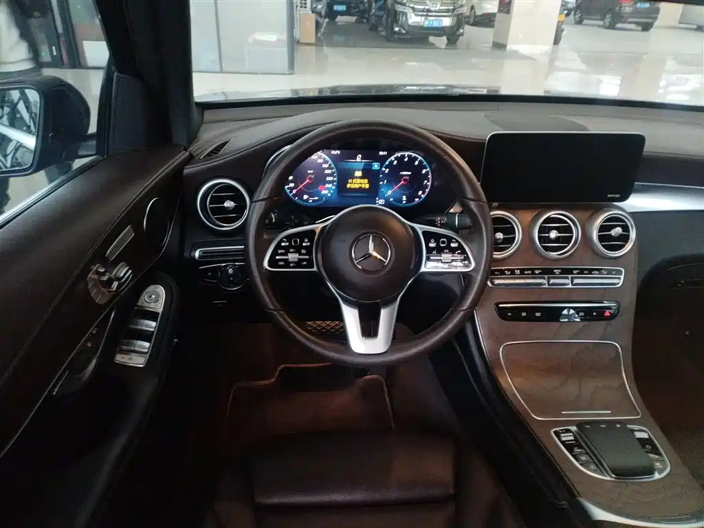 MERCEDES-BENZ GLC
