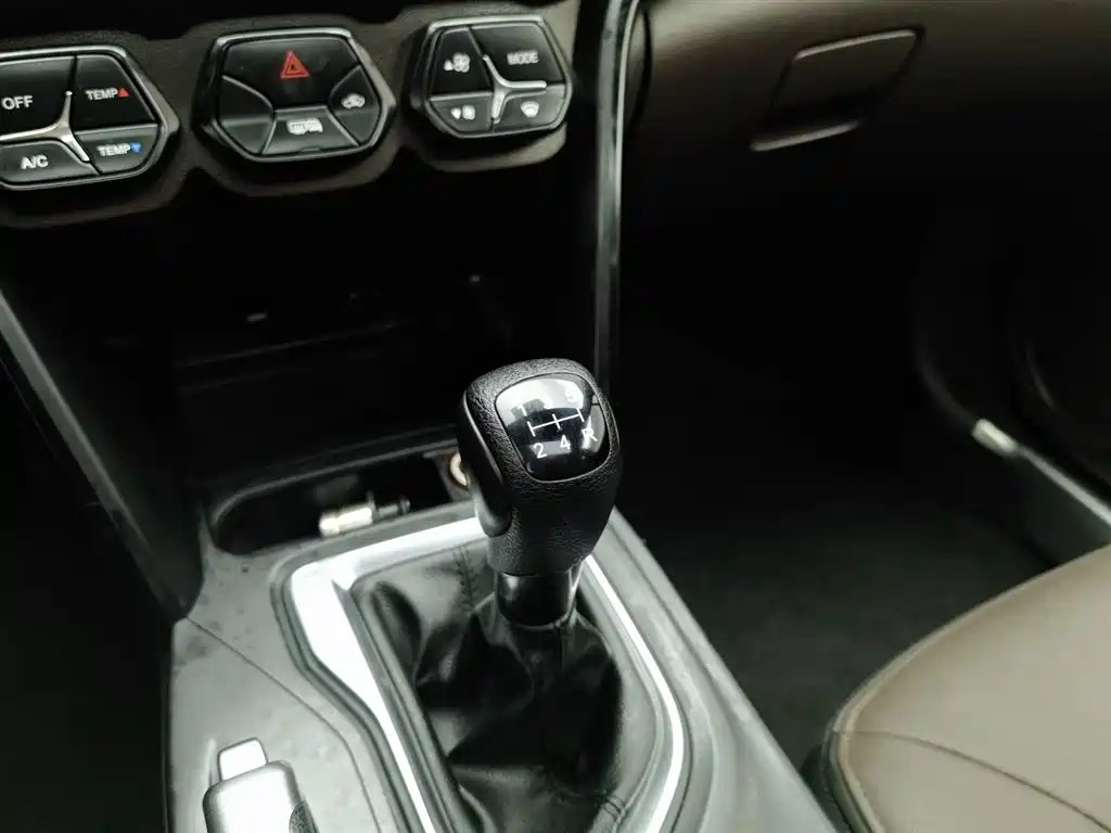 GAC Trumpchi Trumpchi GS4 2016 235T Manual Luxury Edition фото 13
