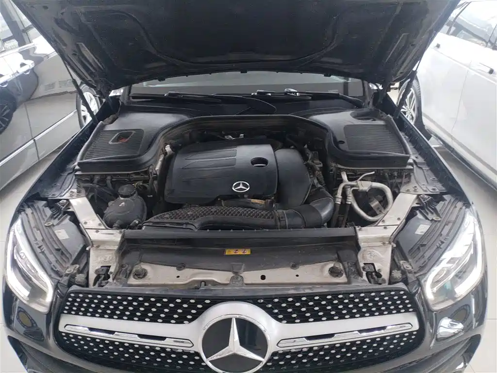 MERCEDES-BENZ GLC