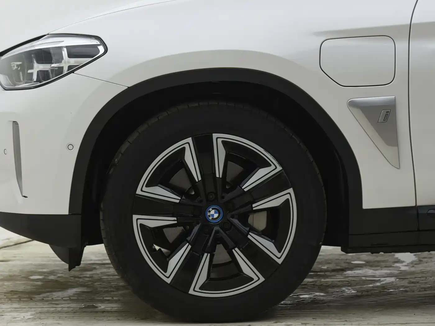 BMW iX3 2021 Leading фото 5