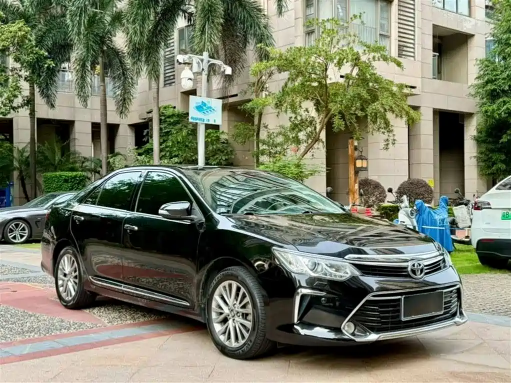 Toyota Camry 2016 2.5G 10th Anniversary Luxury Navigation Edition фото 3