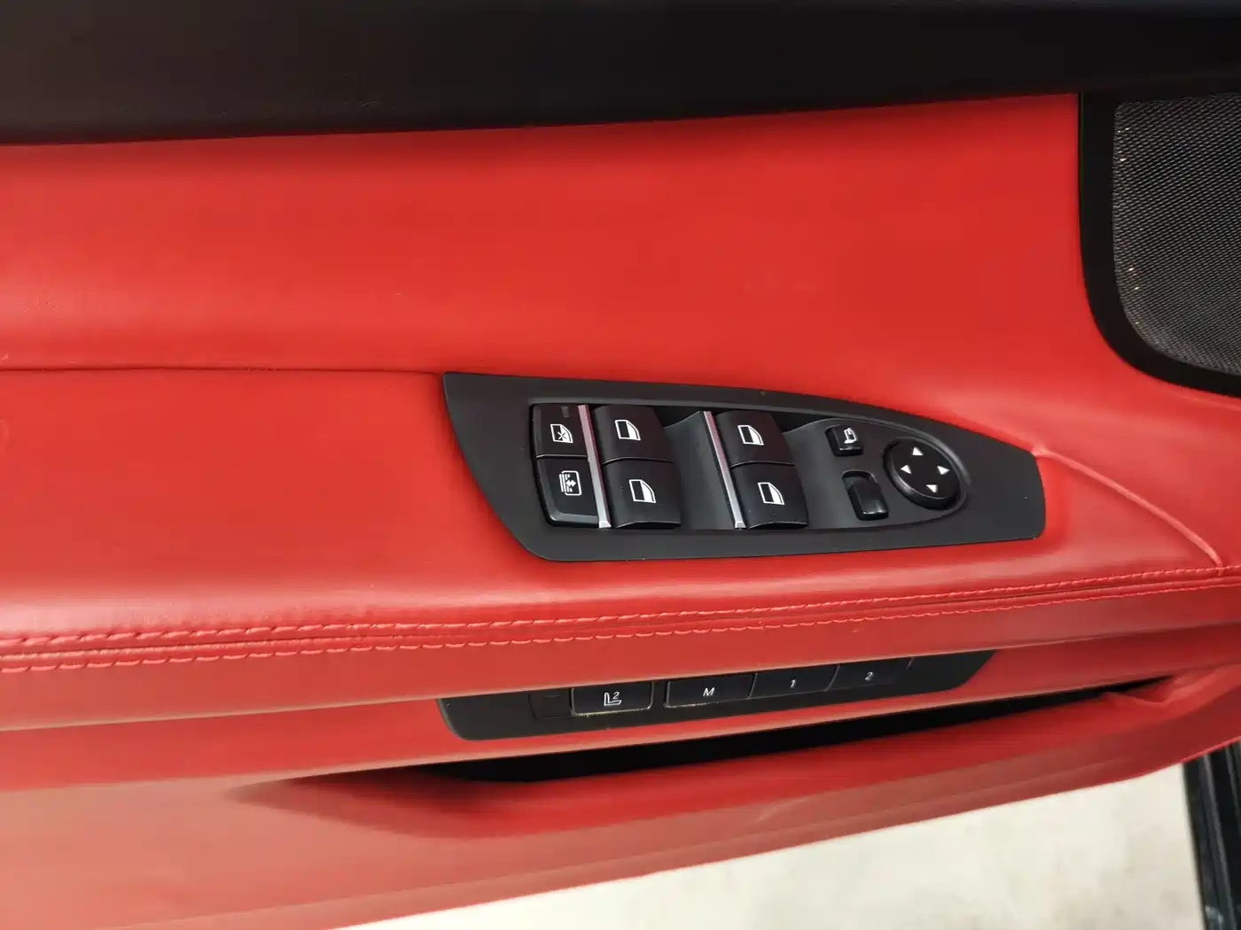 BMW 7 Series 2010 750Li фото 8