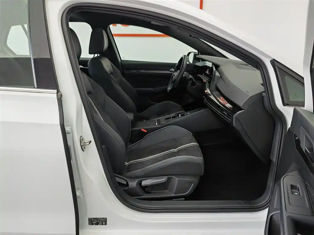 Volkswagen Golf 2021 280TSI DSG R-Line фото 23