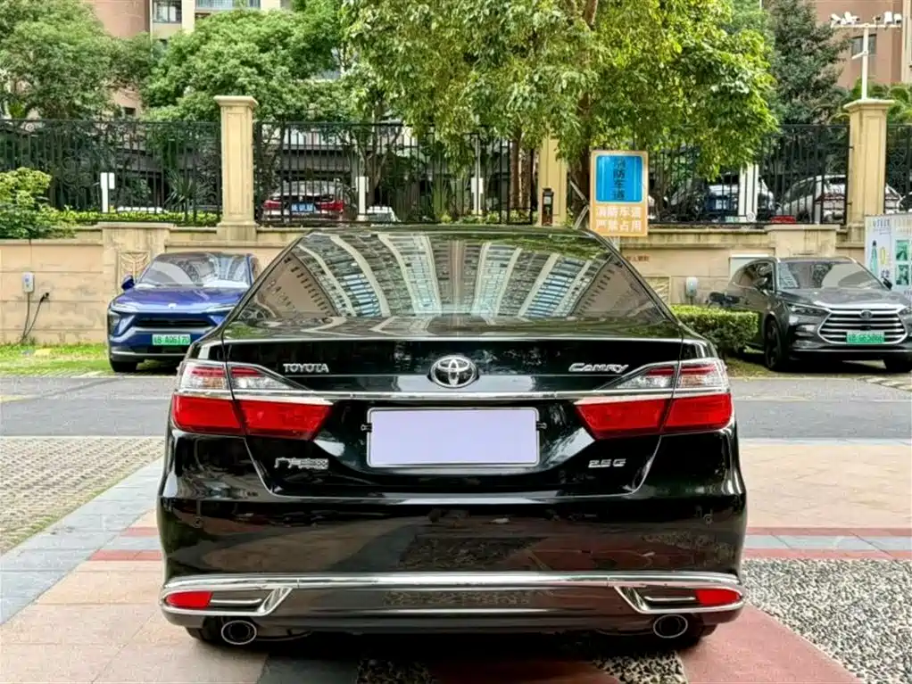 Toyota Camry 2016 2.5G 10th Anniversary Luxury Navigation Edition фото 5